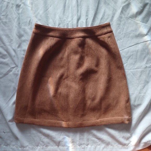 Suede Like mini skirt - Picture 2 of 2